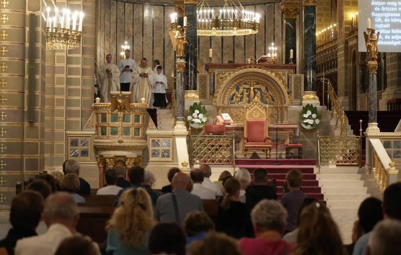 Beiktatas-szekesegyhaz-26.jpg