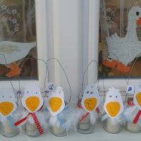 A szekszárdi Szent Rita Katolikus Óvodába járó gyermekek az óvodapedagógusok segítségével készítették el kis lámpásaikat.