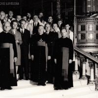 Csoportkép a székesegyház belső restaurátoraival. (Pécs, 1968.)