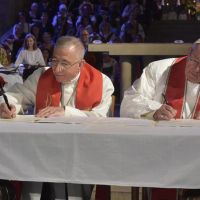 2016. Ferenc pápa a svédországi Lund városába utazik, hogy – az egyházak közötti párbeszéd kézzelfogható gesztusaként – részt vegyen a reformáció 500. évfordulójára szervezett megemlékezésen. (Fotó: Ansa)