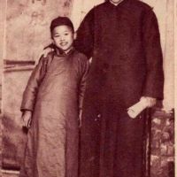 Siao Tomi és P. Károlyi Bernát Atya a Magyarság képes mellékletében | Forrás: Magyarság Képes Melléklete, 1938. február 17. – Arcanum Digitális Tudománytár